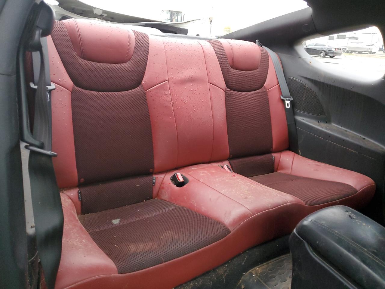 2013 Hyundai Genesis - Image 10