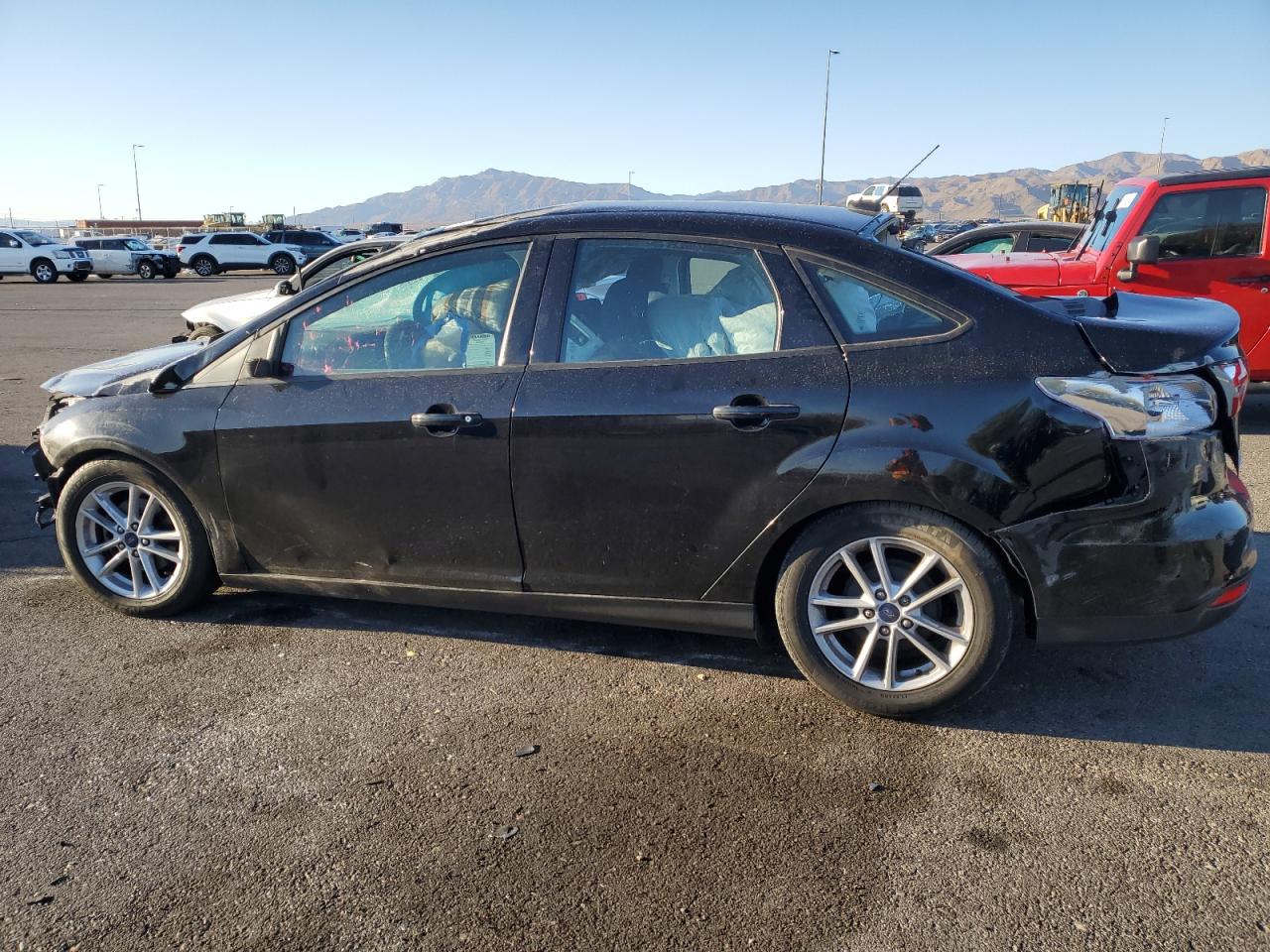 VIN 1FADP3F24JL224885 2018 FORD FOCUS no.2