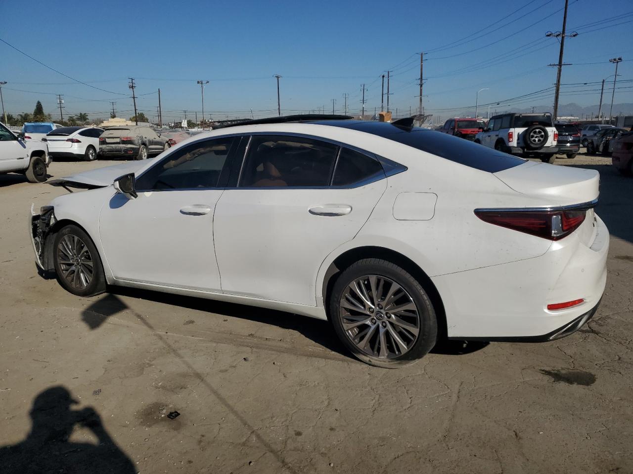 2019 Lexus ES - Image 2