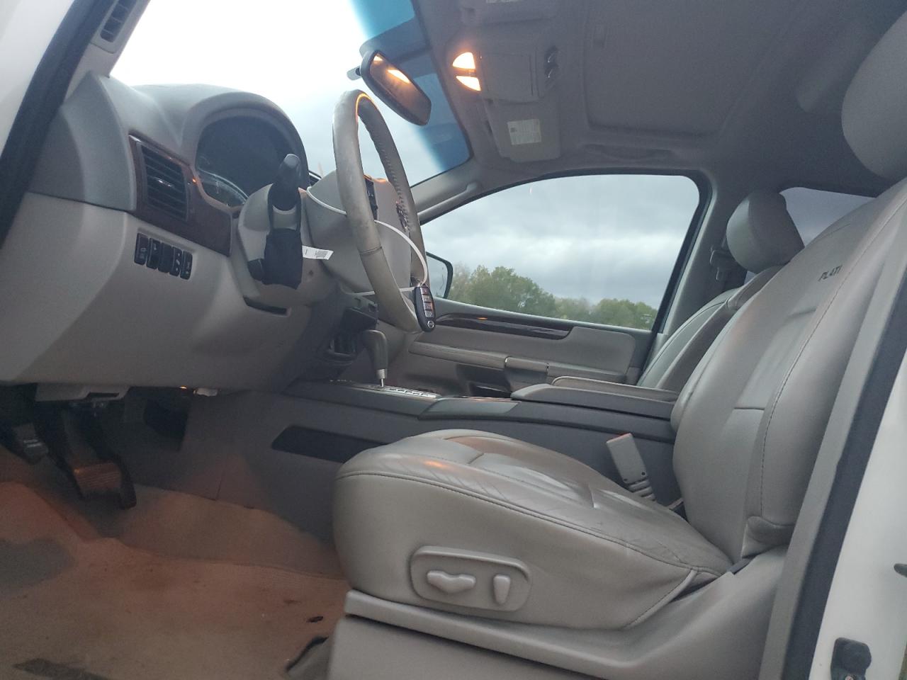 2010 Nissan Armada - Image 7