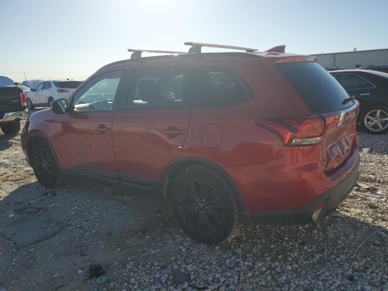 2018 Mitsubishi Outlander - Image 2