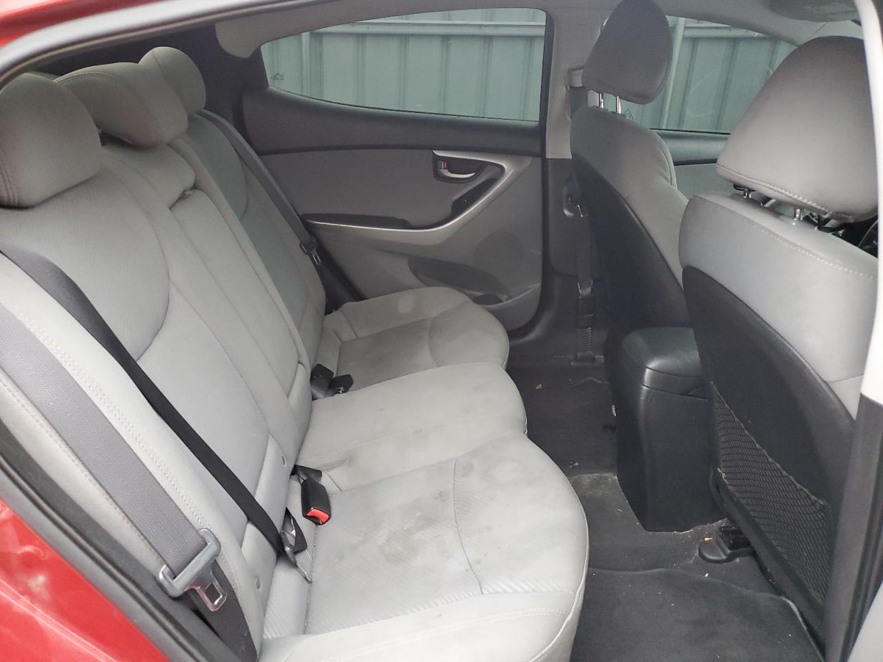 2012 Hyundai Elantra - Image 10