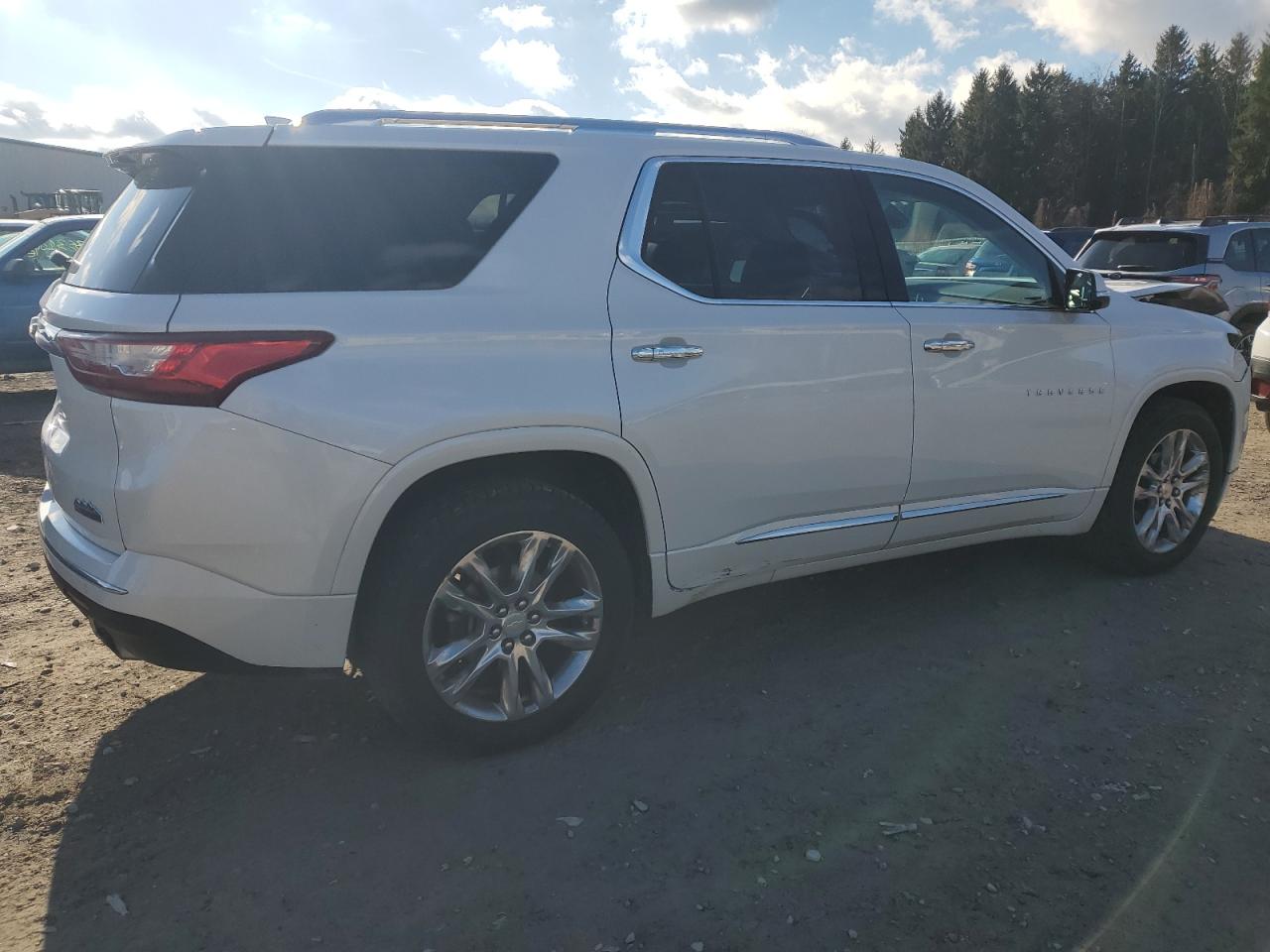 VIN 1GNEVKKW2JJ112726 2018 CHEVROLET TRAVERSE no.3