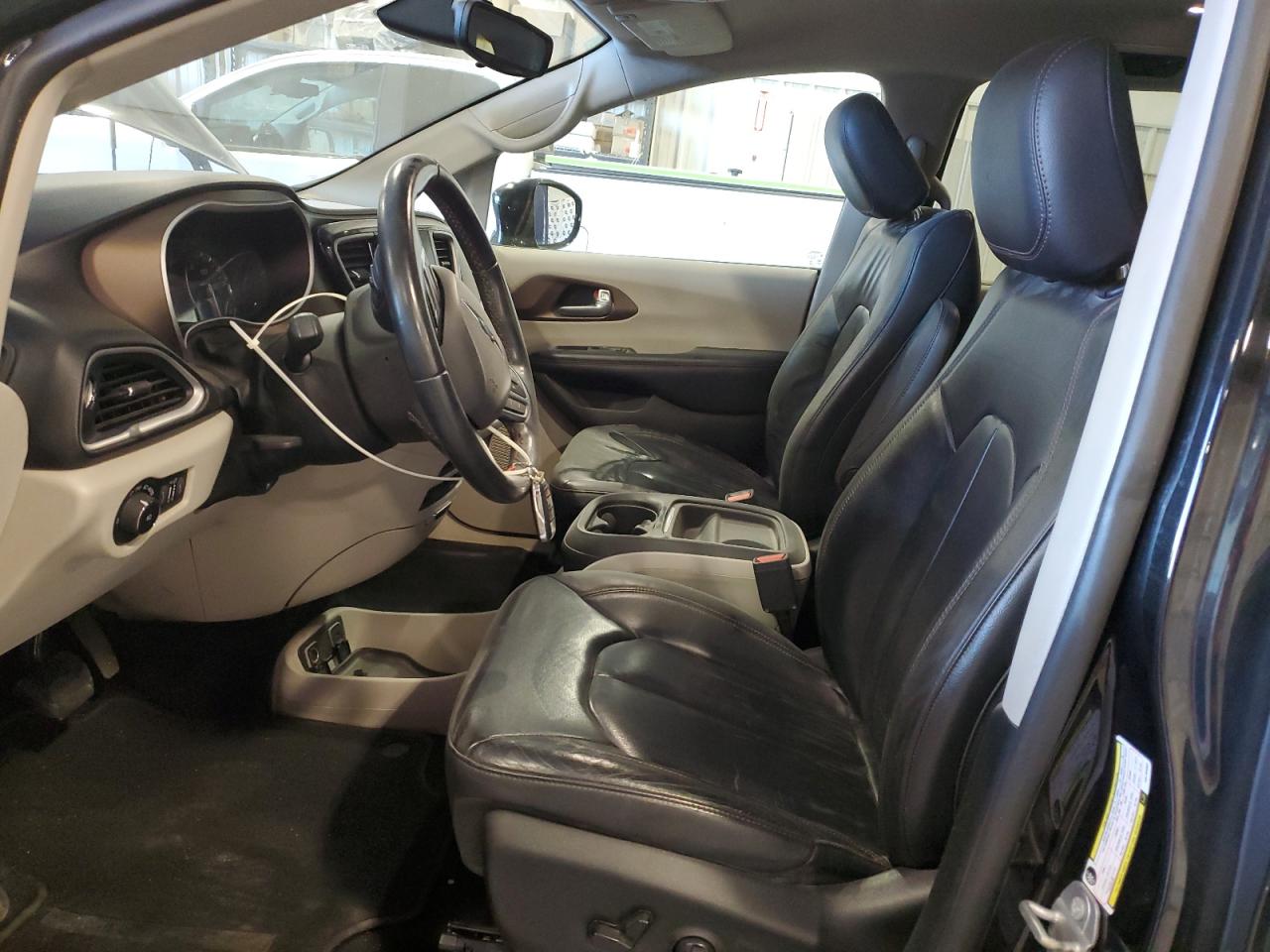 2017 Chrysler Pacifica - Image 7