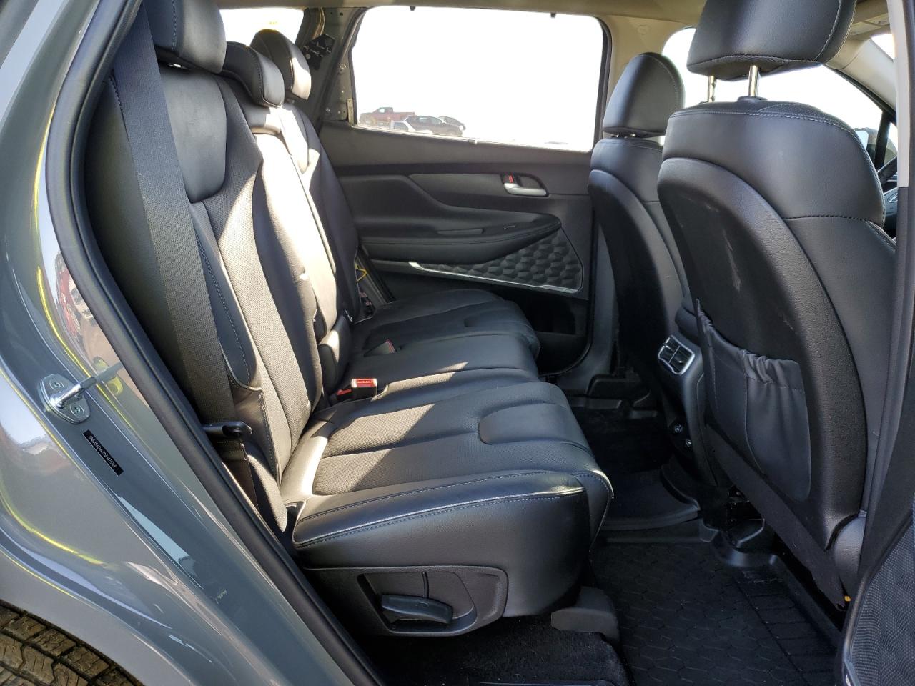 2022 Hyundai Santa Fe - Image 11