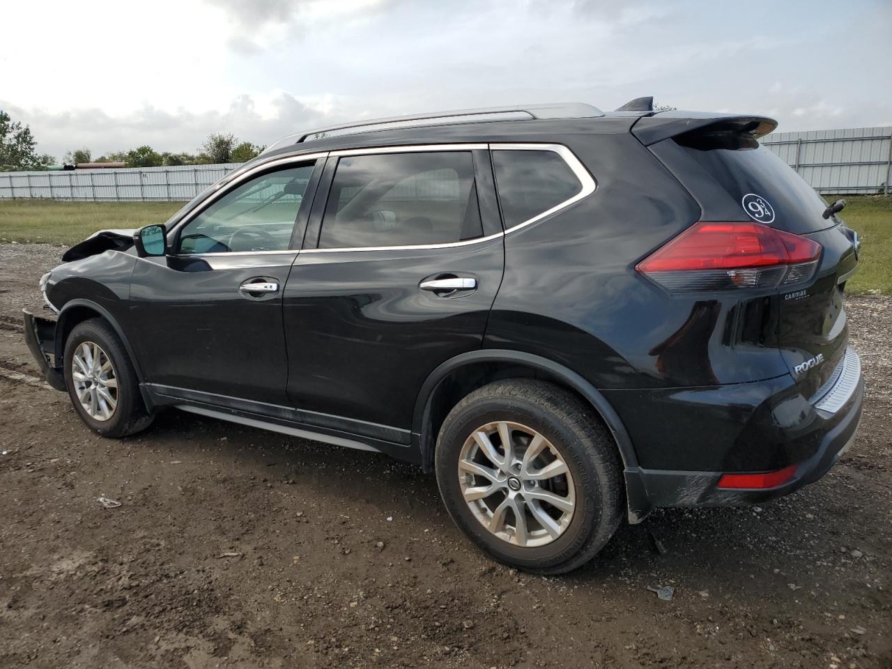 2017 Nissan Rogue - Image 2