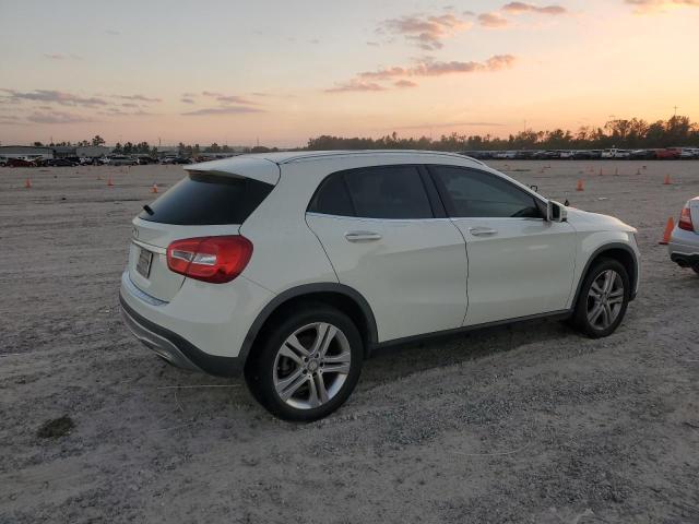 Parquets MERCEDES-BENZ GLA-CLASS 2016 Biały