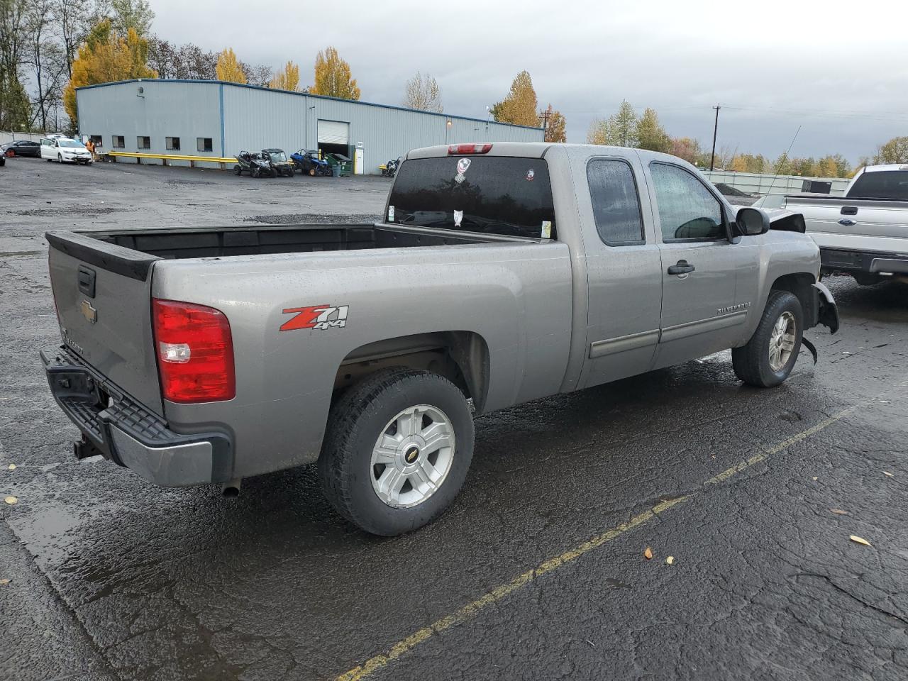 2009 Chevrolet Silverado - Image 3