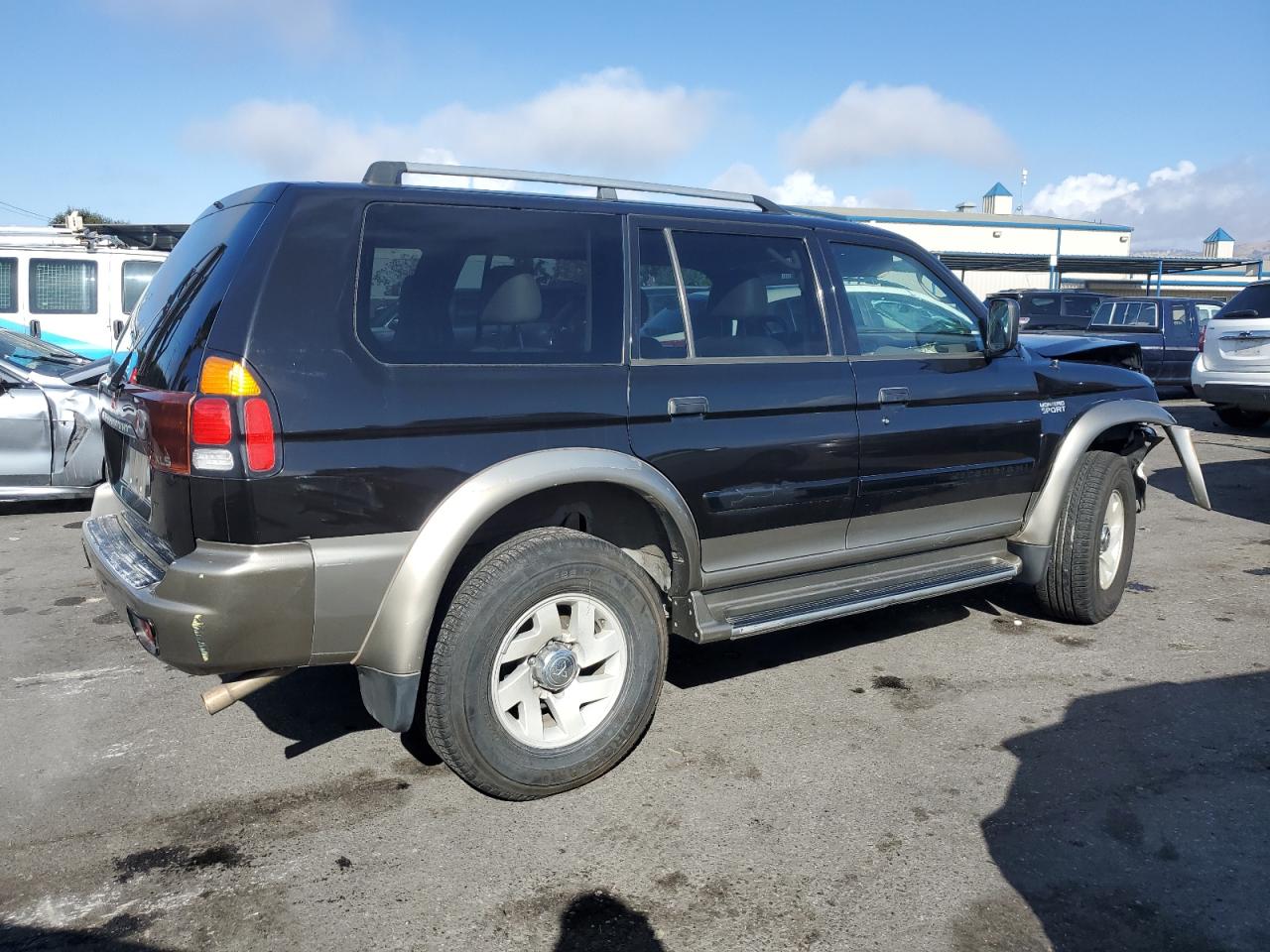 2001 Mitsubishi Montero - Image 3