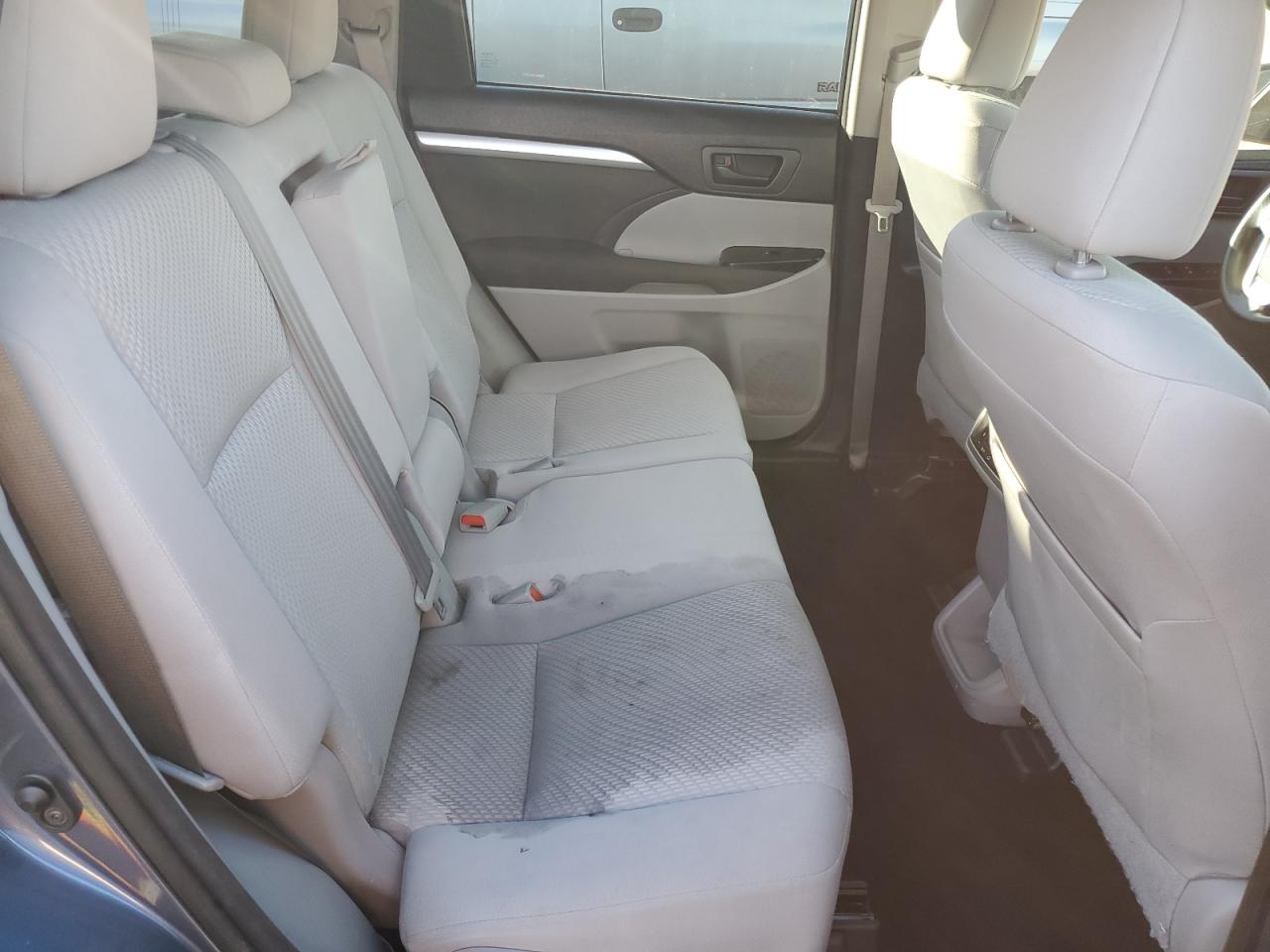 2015 Toyota Highlander - Image 11