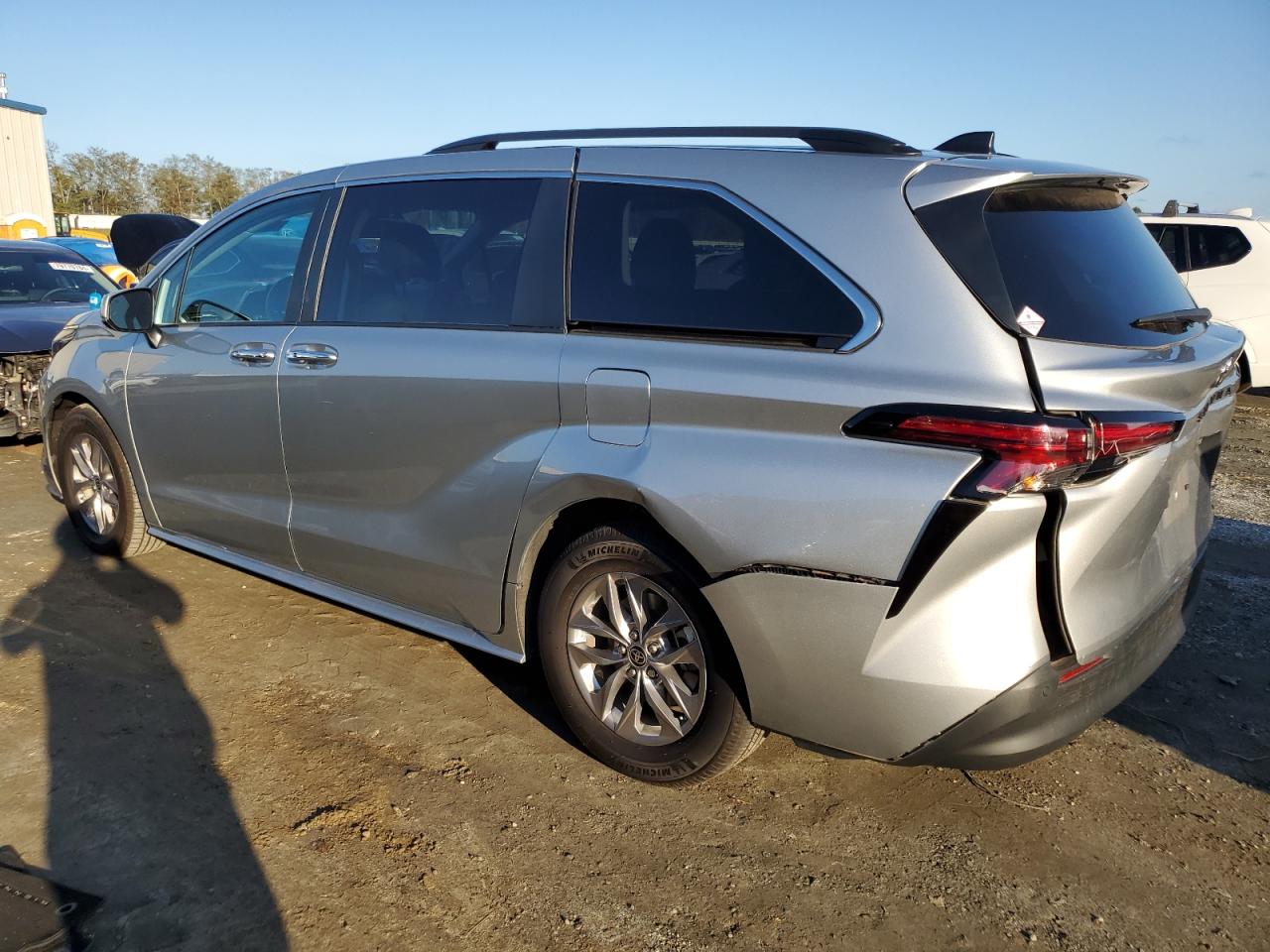 5TDJRKEC9NS121753 2022 TOYOTA SIENNA - Image 2