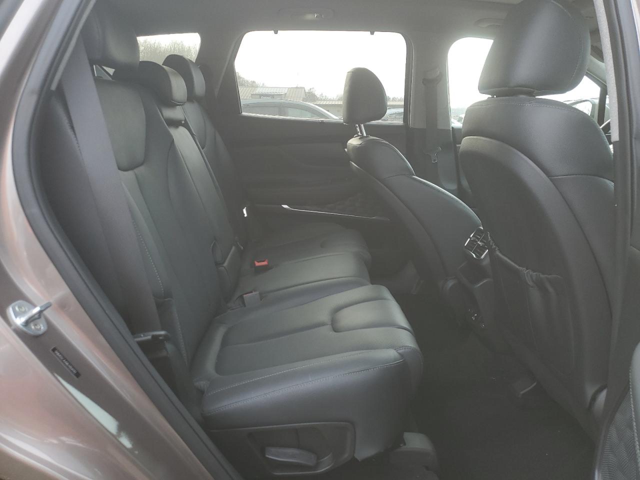 2020 Hyundai Santa Fe - Image 11