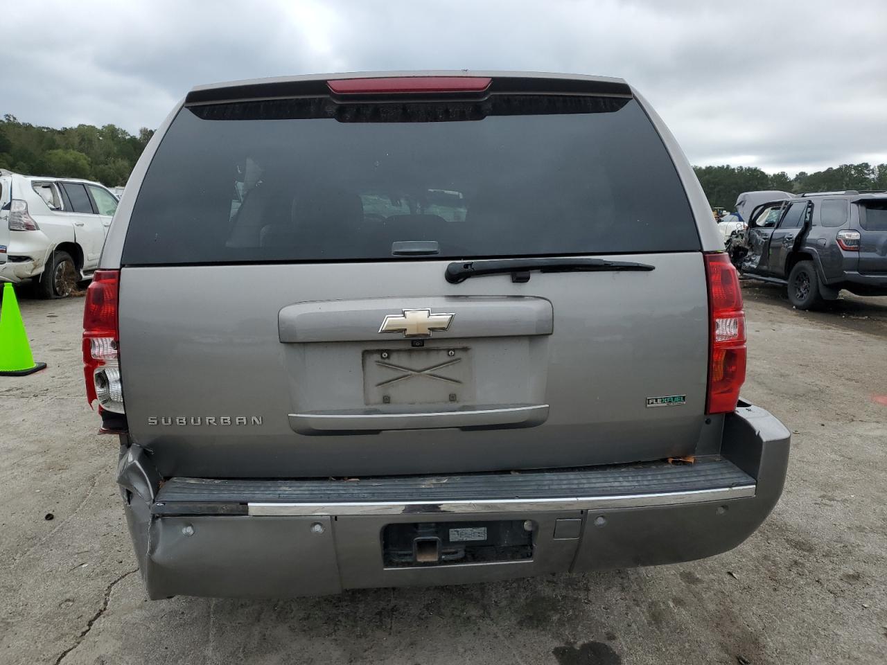 2008 Chevrolet Suburban - Image 6