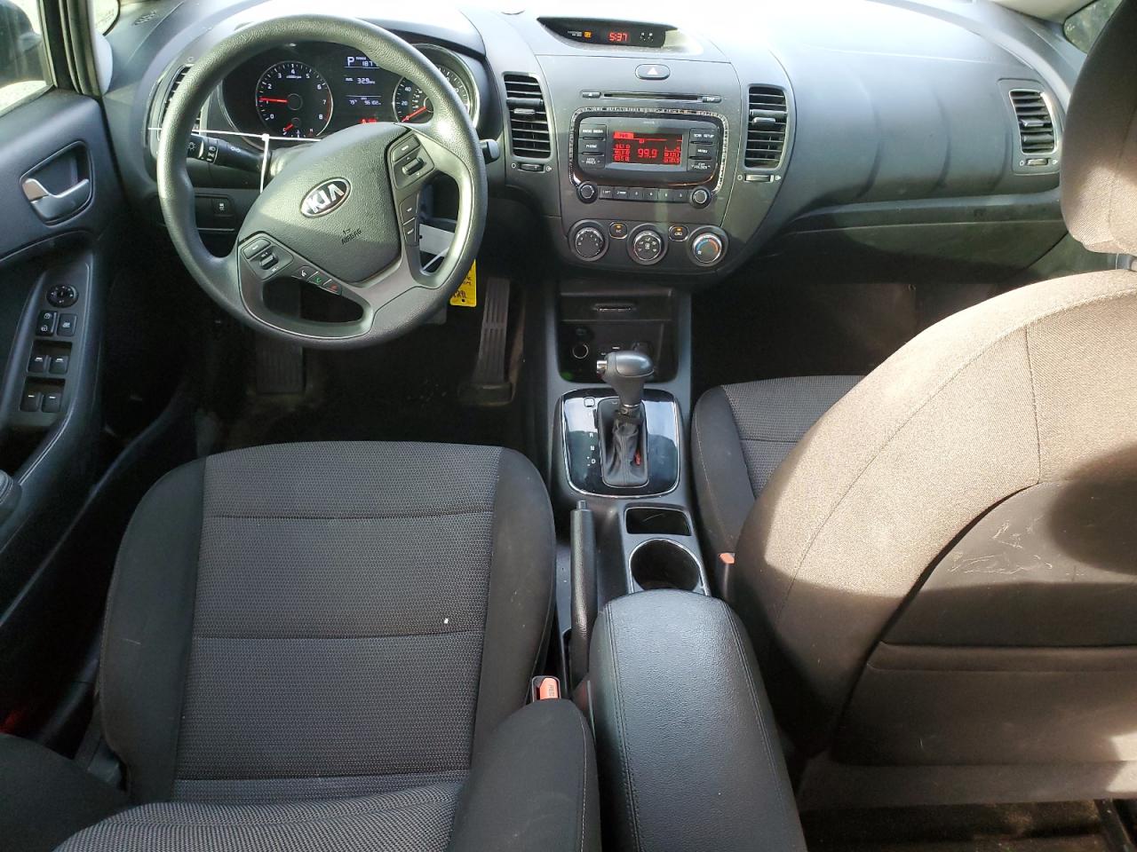 2017 Kia Forte - Image 8