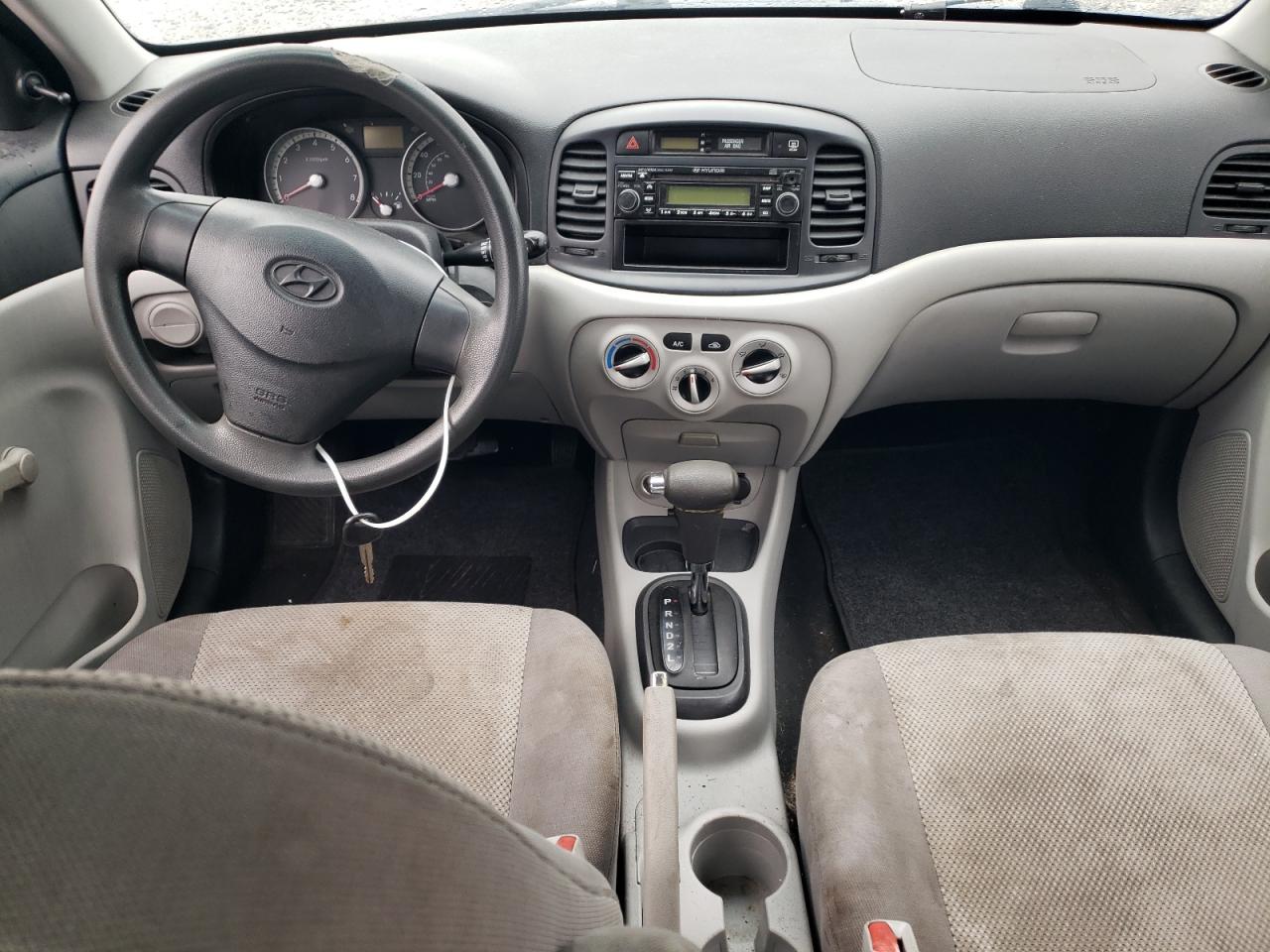 2009 Hyundai Accent - Image 8