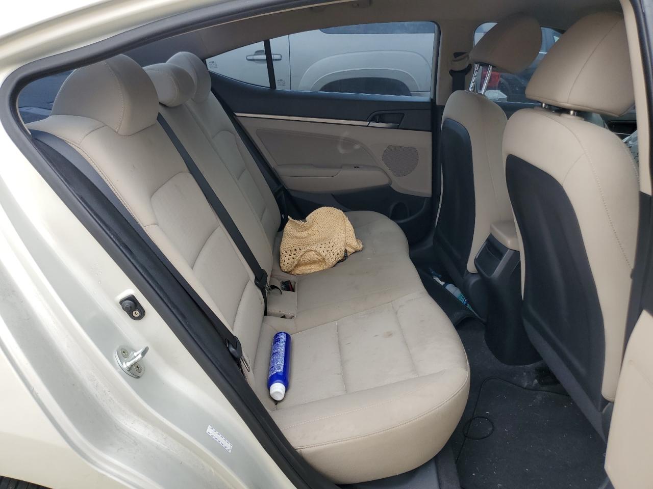 2018 Hyundai Elantra - Image 10