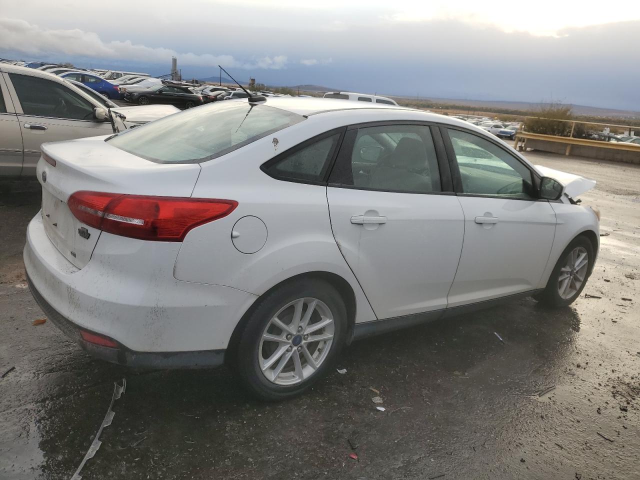 VIN 1FADP3F28JL252642 2018 FORD FOCUS no.3