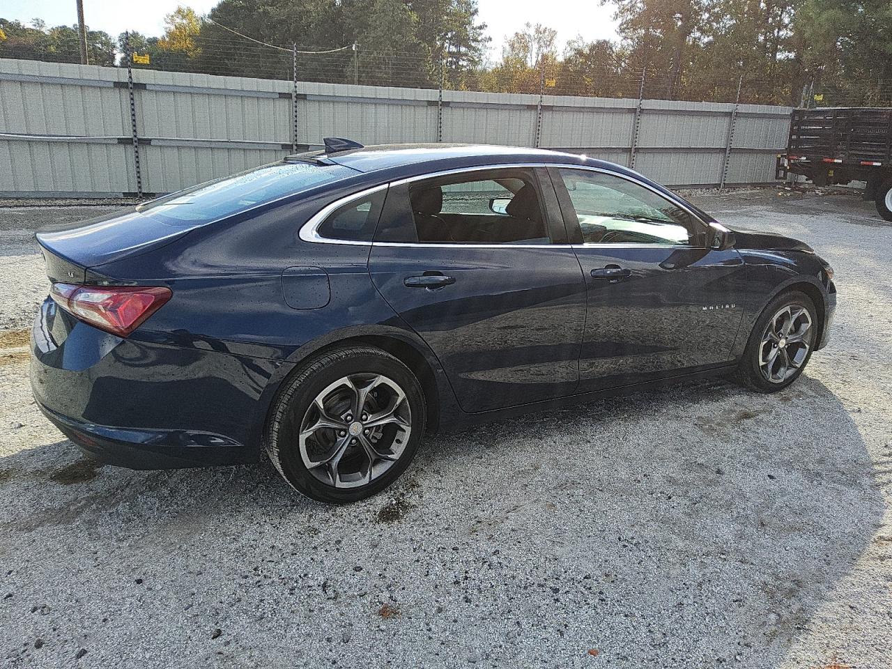2021 Chevrolet Malibu - Image 3