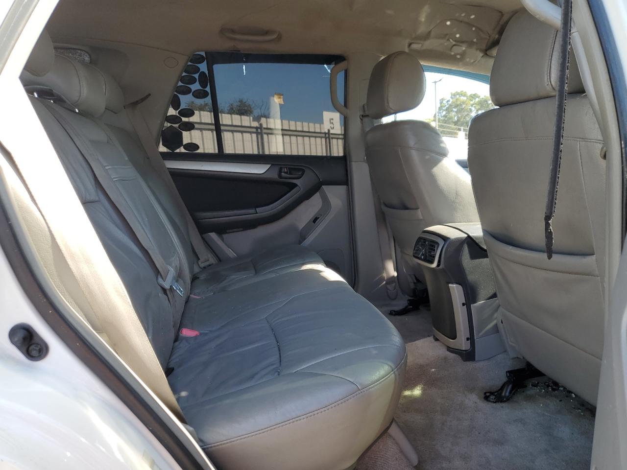 2005 Toyota 4Runner - Image 11