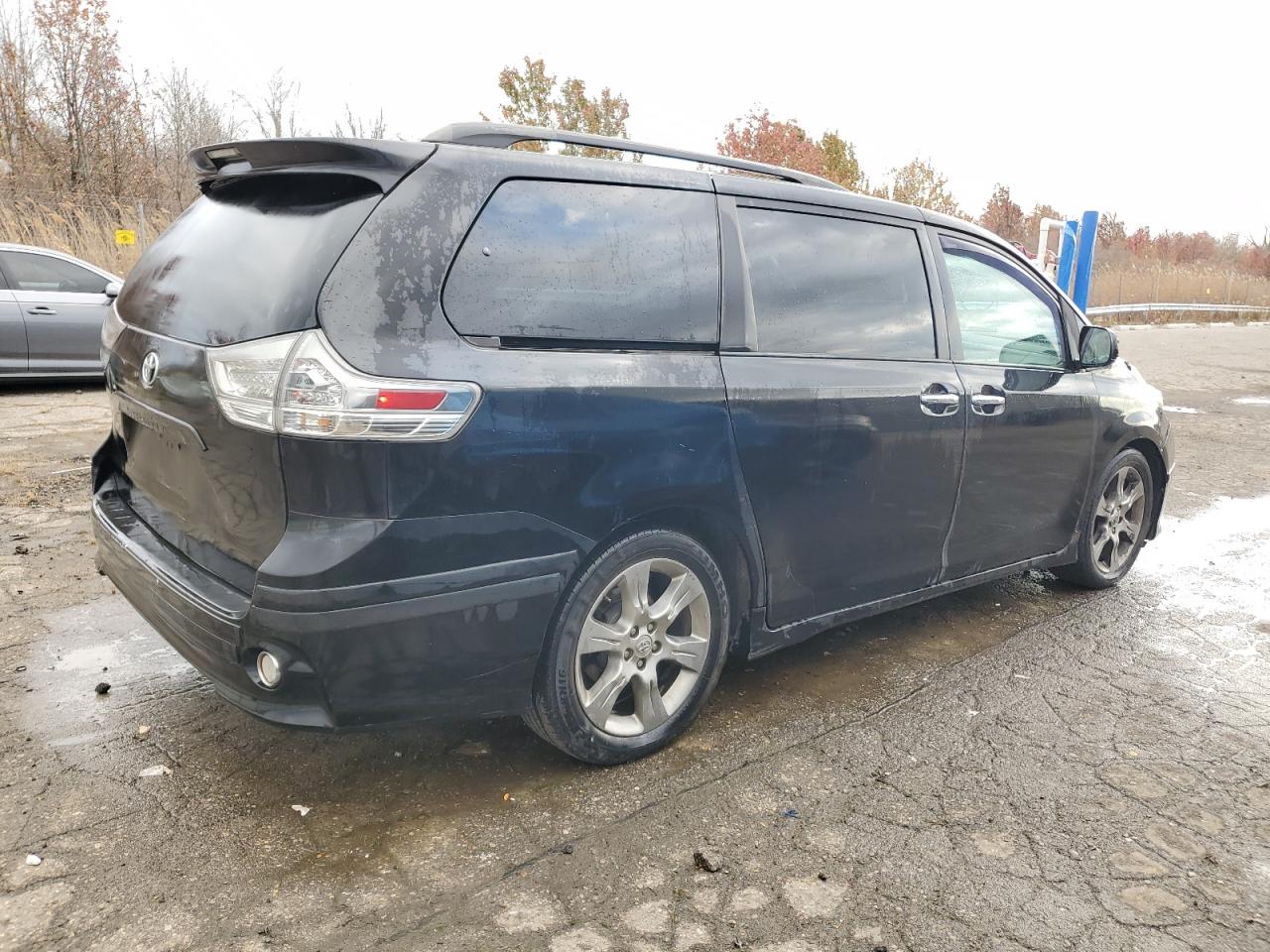 VIN 5TDXK3DC1DS376661 2013 TOYOTA SIENNA no.3