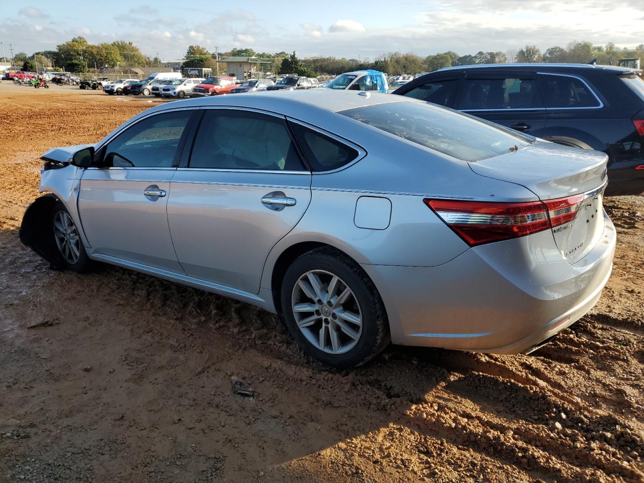 2014 Toyota Avalon - Image 2