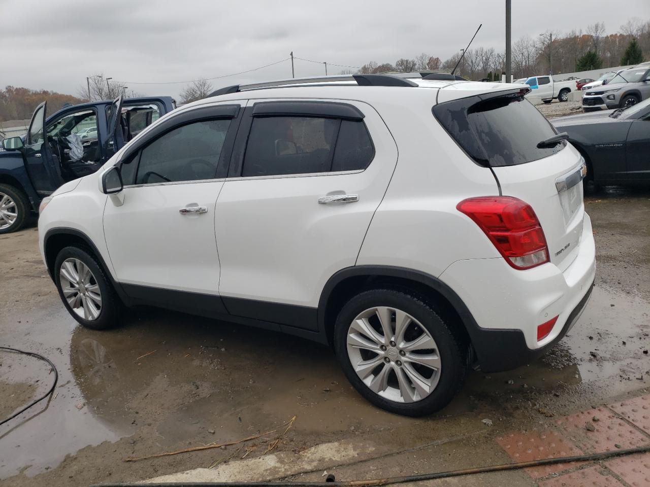 2017 Chevrolet Trax - Image 2