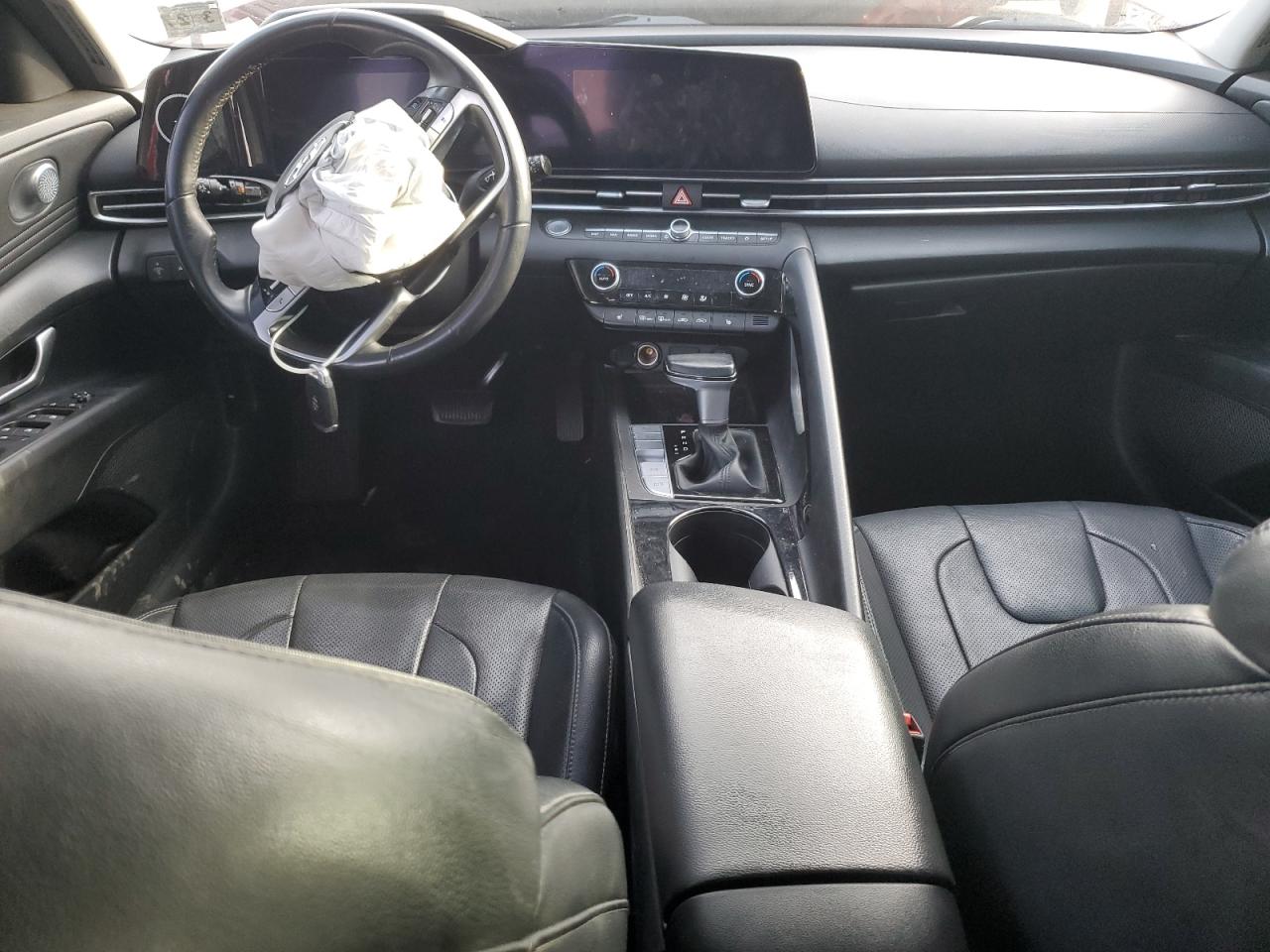 2022 Hyundai Elantra - Image 8