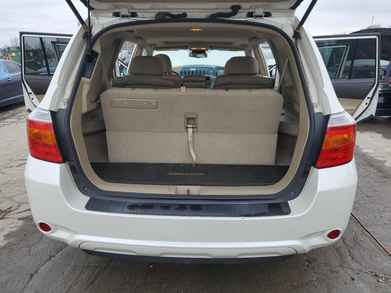 2009 Toyota Highlander - Image 13