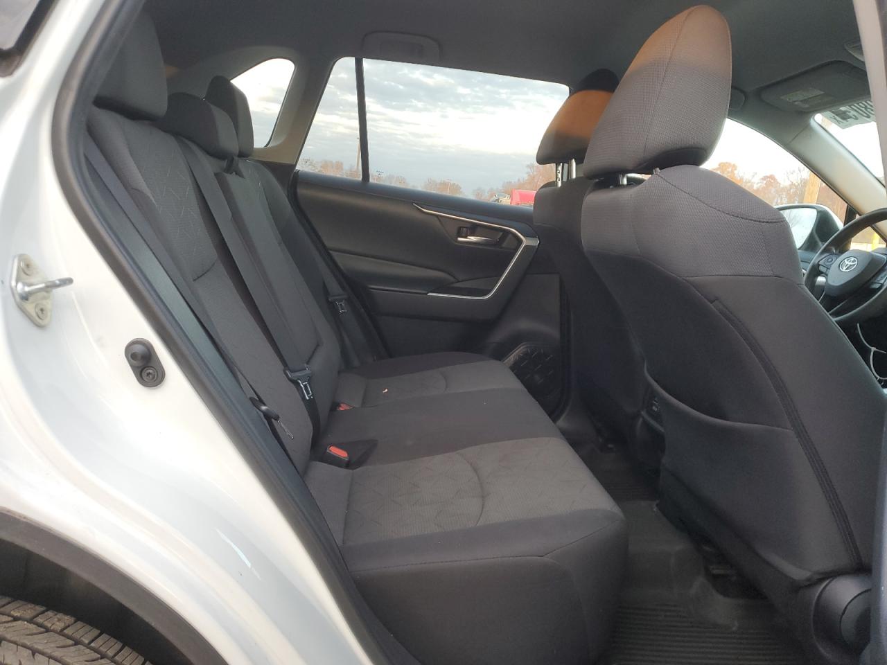 2020 Toyota RAV 4 - Image 11
