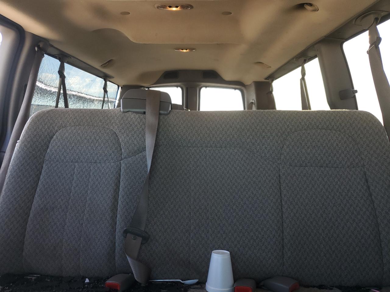 2009 Chevrolet Express - Image 10