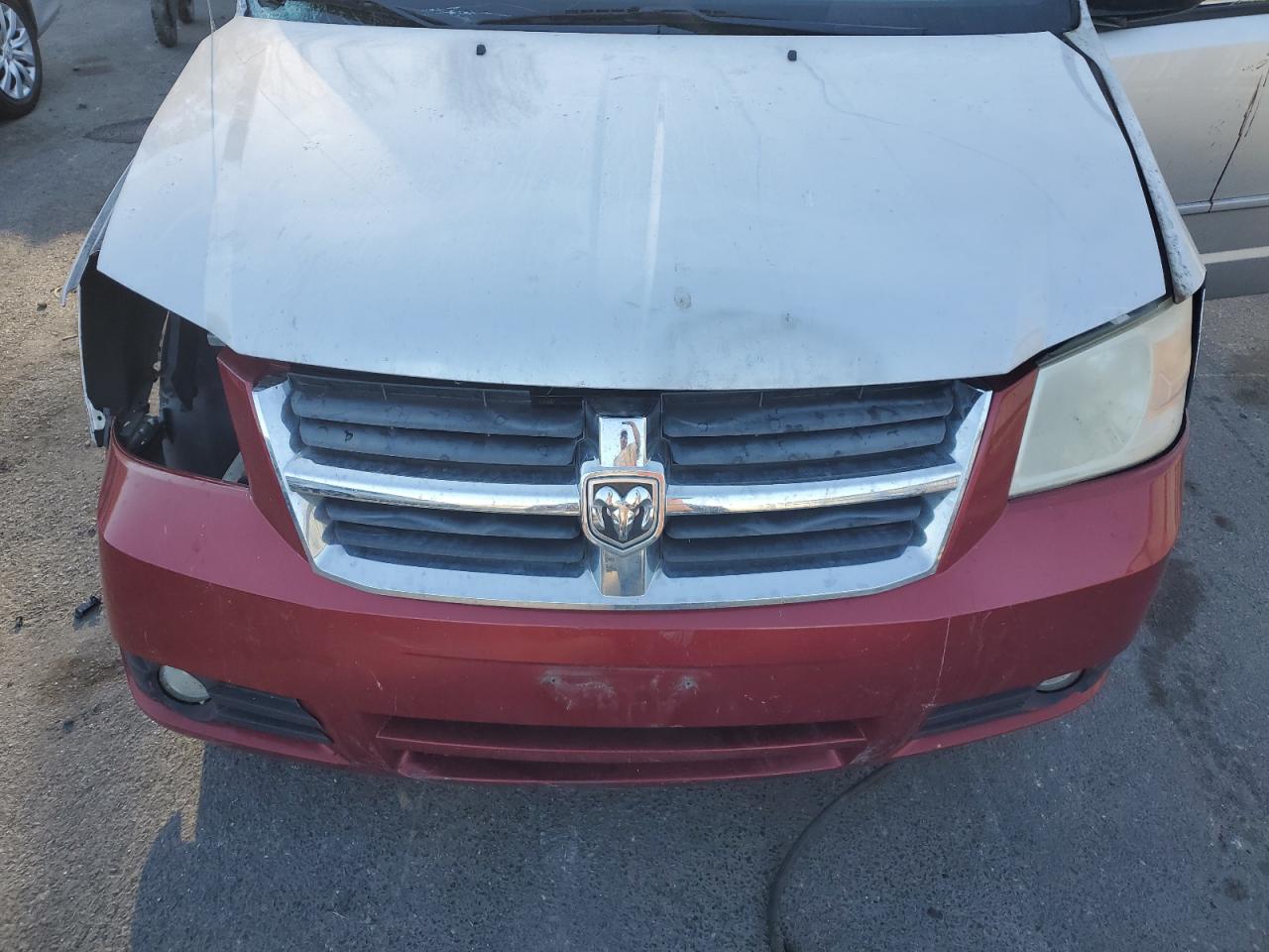 2010 Dodge Caravan - Image 12