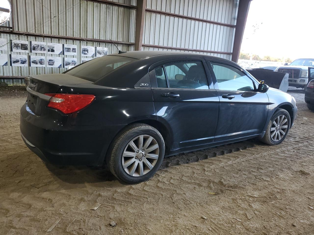 2014 Chrysler 200 - Image 3
