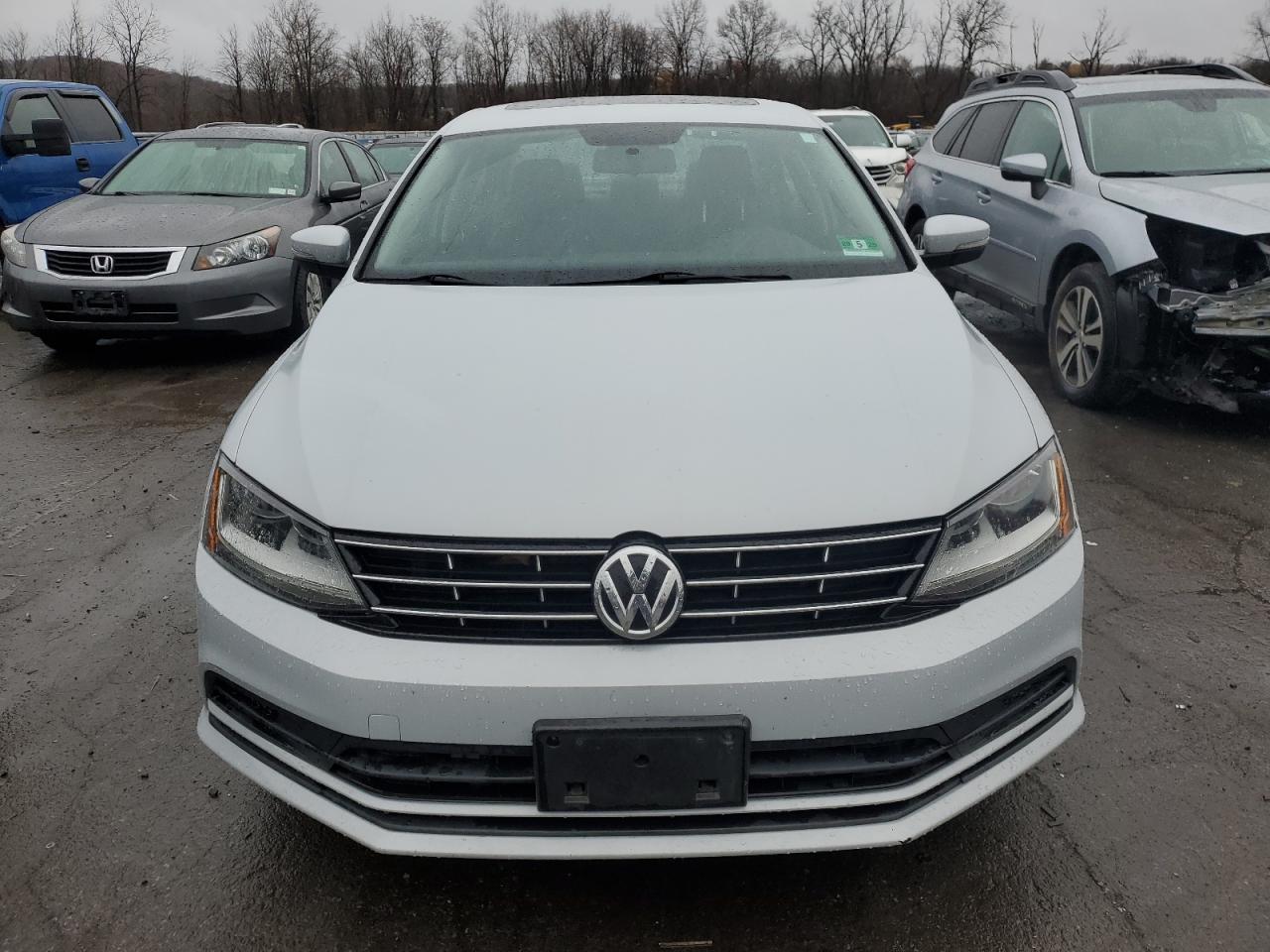 2018 Volkswagen Jetta - Image 5