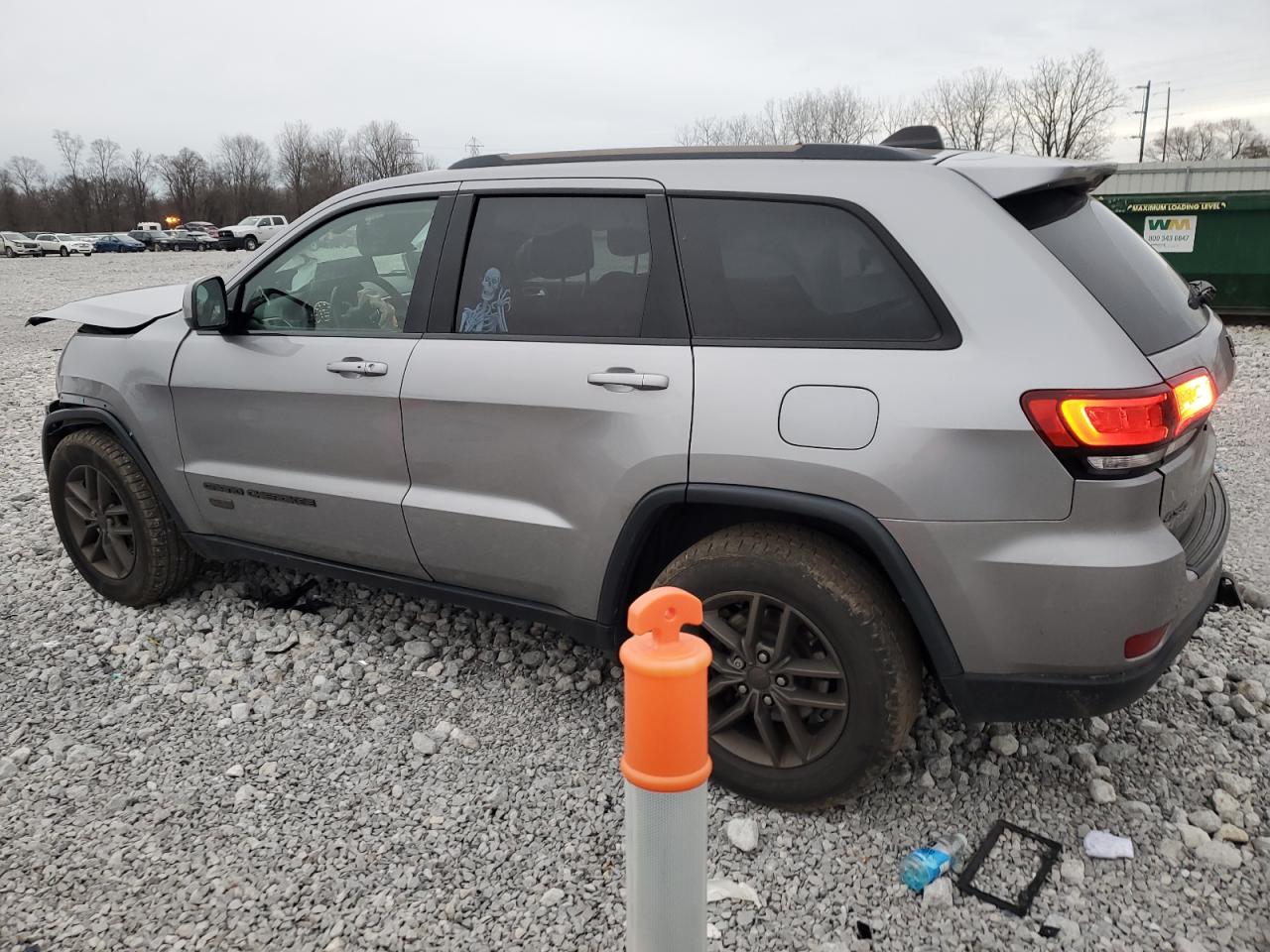 2016 Jeep Grand Cherokee - Image 2