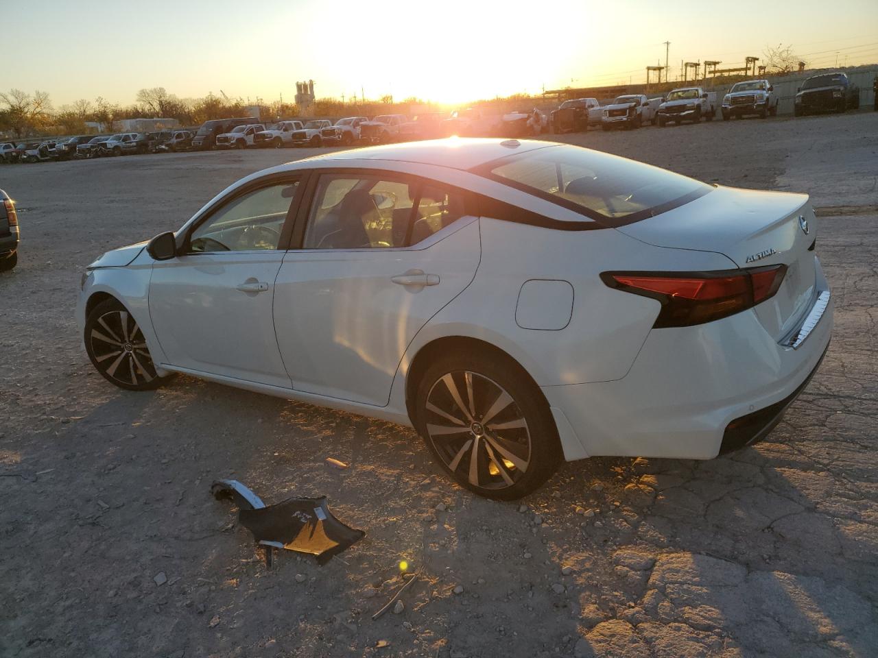 2020 Nissan Altima - Image 2