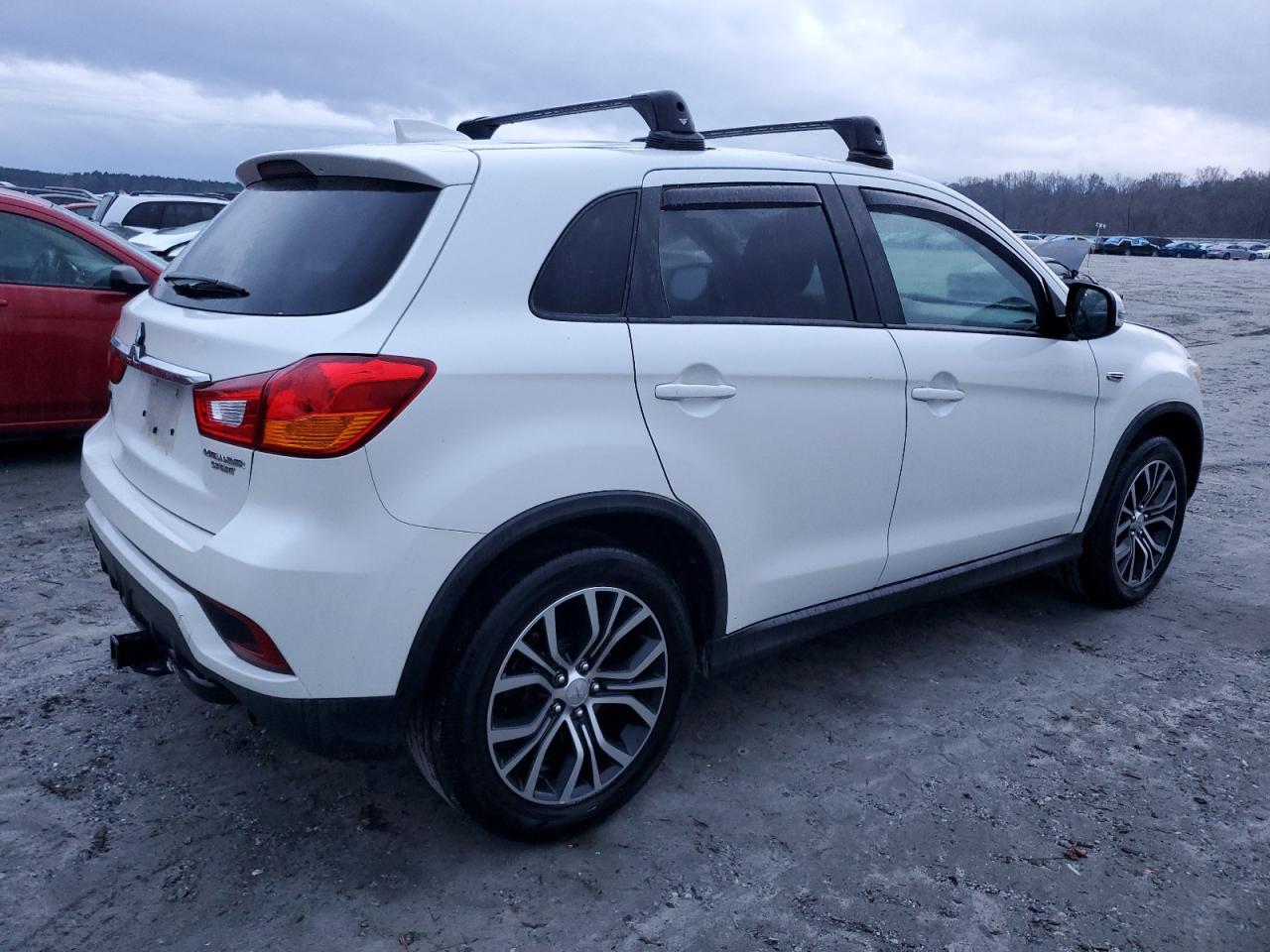 2019 Mitsubishi Outlander - Image 3