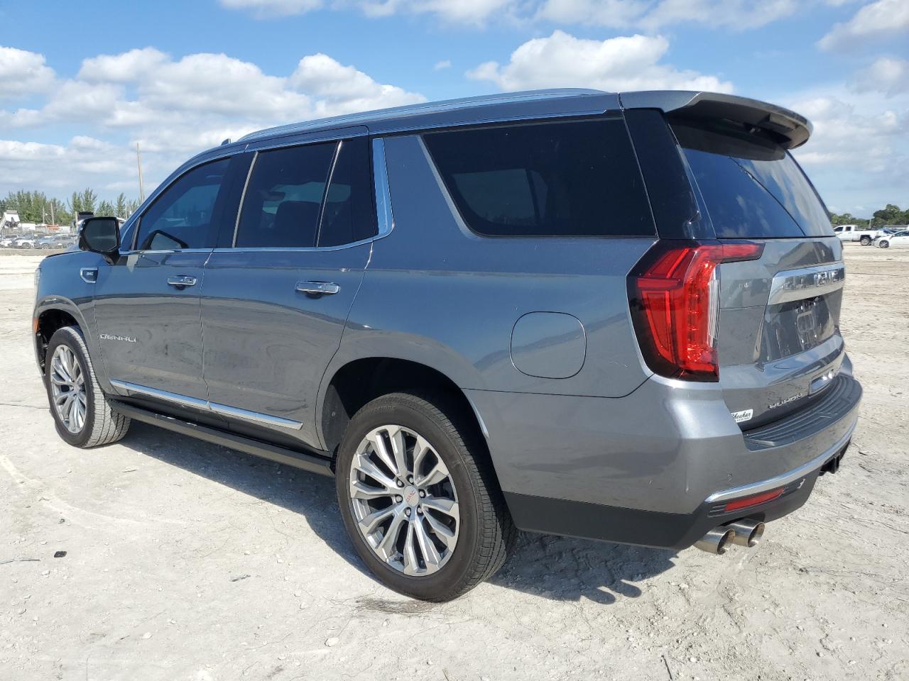 2021 GMC Yukon - Image 2