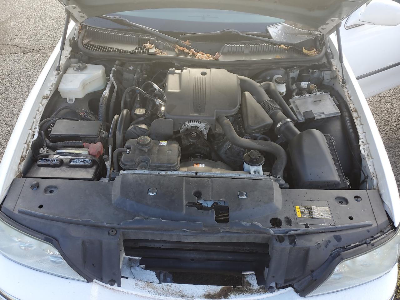 2011 Lincoln Town Car - Image 11