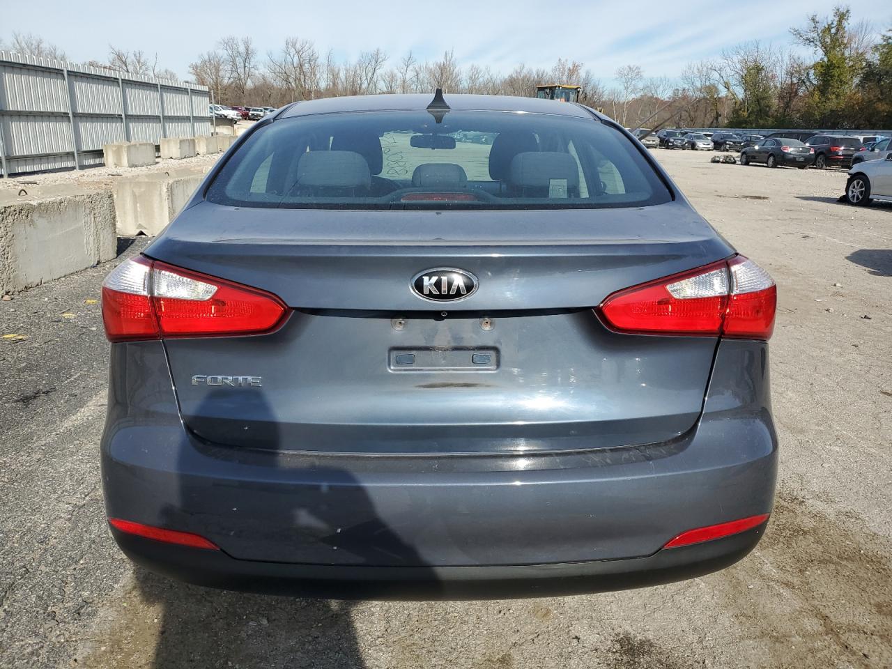 VIN KNAFX4A66G5477039 2016 KIA FORTE no.6