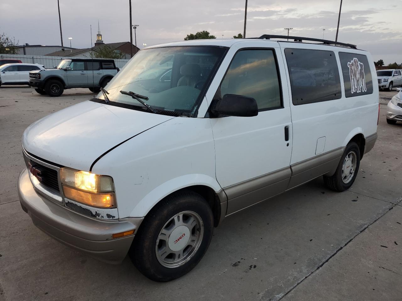 2003 GMC Safari - Image 1