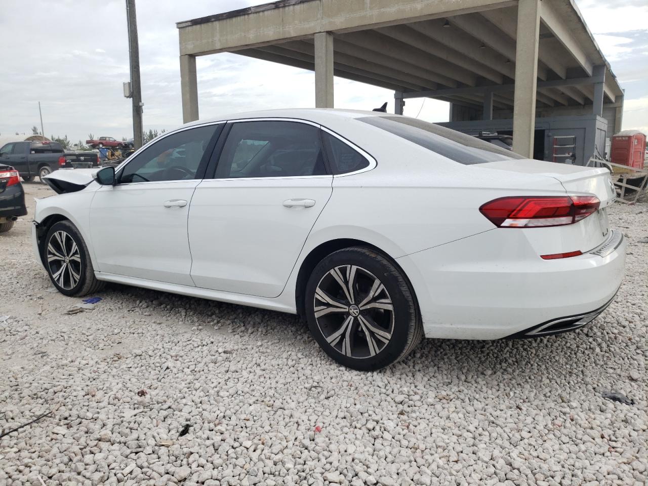 2021 Volkswagen Passat - Image 2
