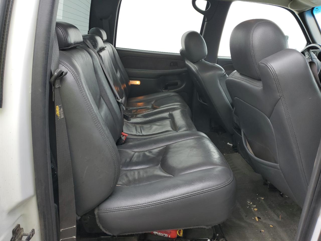 2003 Chevrolet Silverado - Image 11