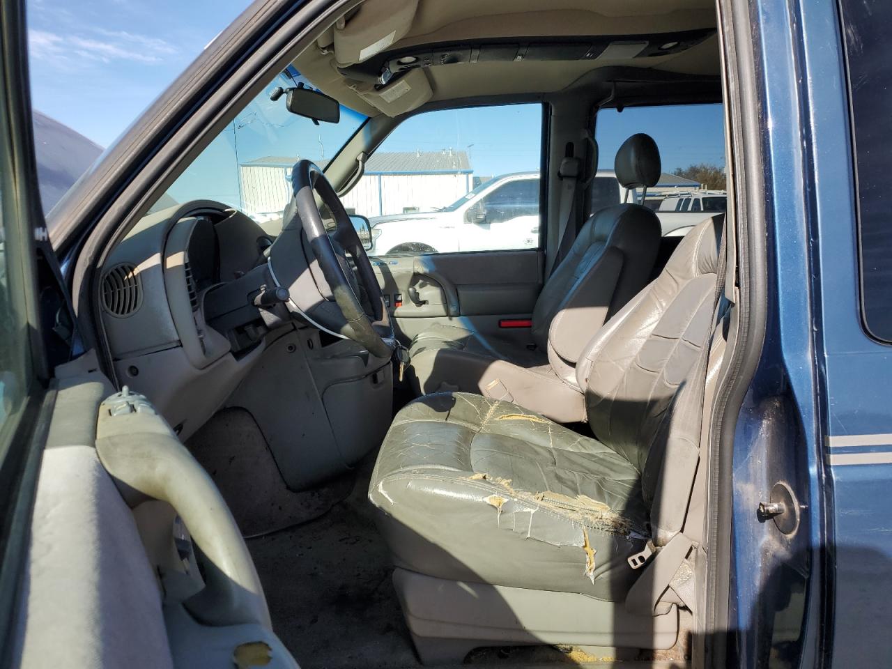 2002 Chevrolet Astro - Image 7