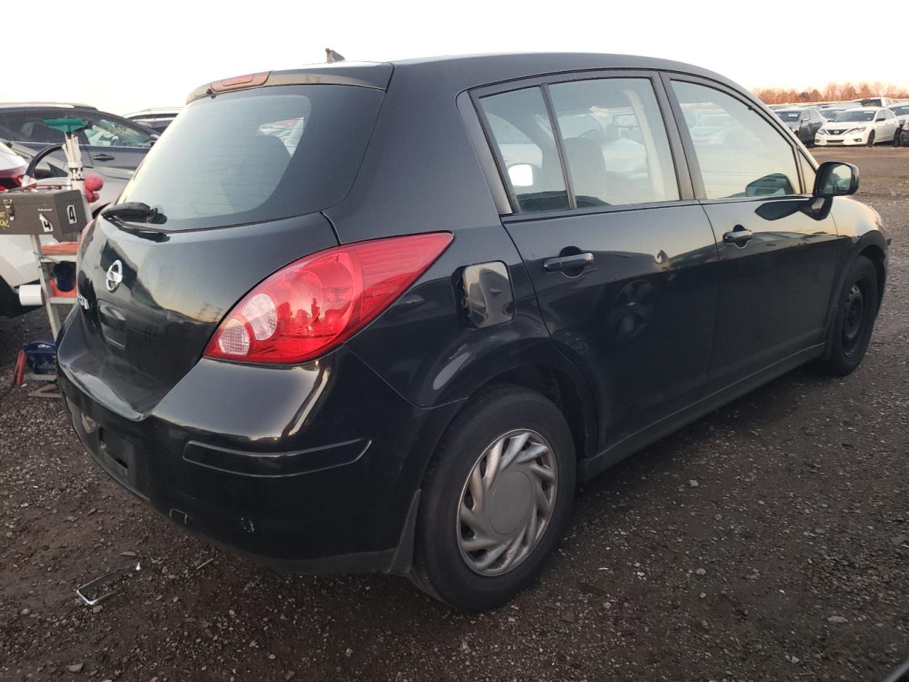 2011 Nissan Versa - Image 3
