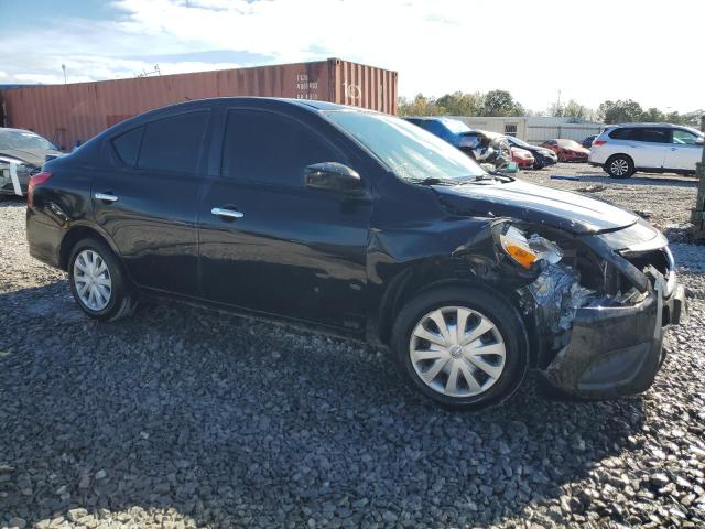  NISSAN VERSA 2018 Czarny