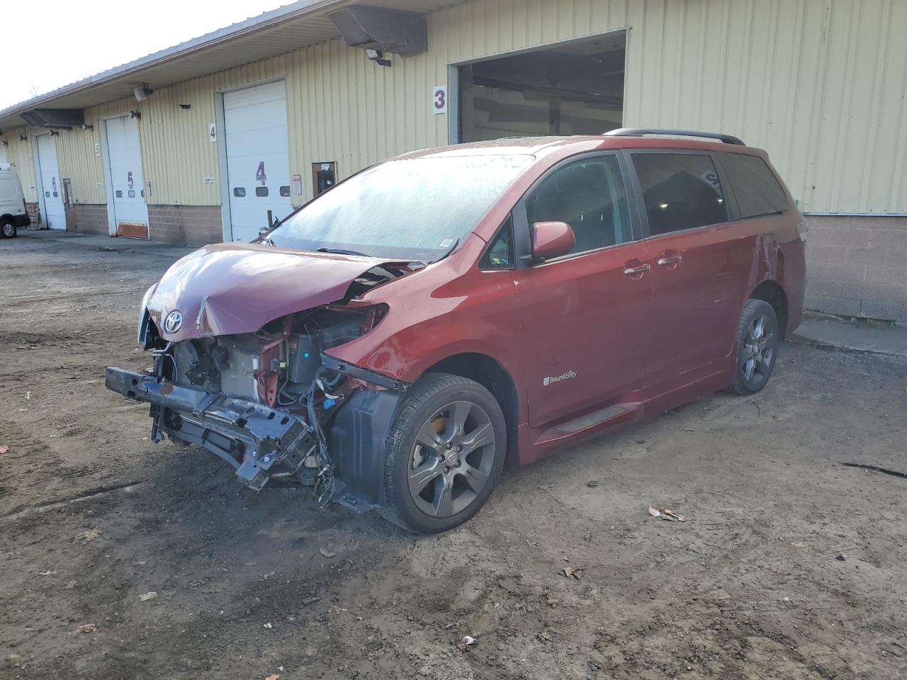 2015 Toyota Sienna - Image 1