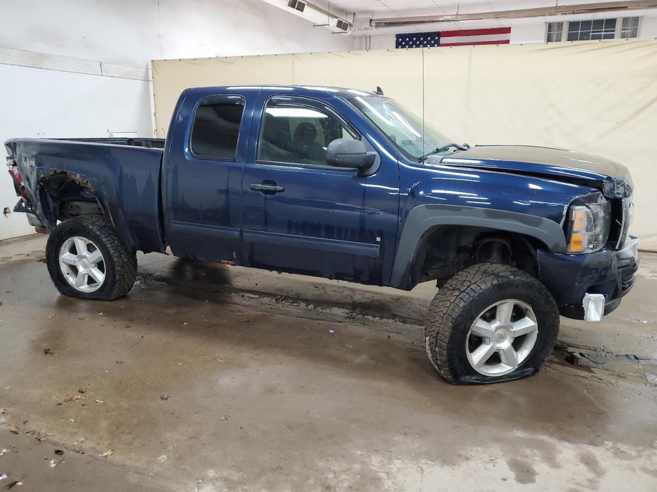 2009 Chevrolet Silverado - Image 4