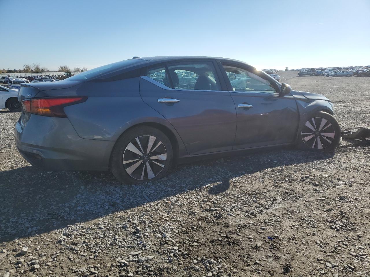 2021 Nissan Altima - Image 3