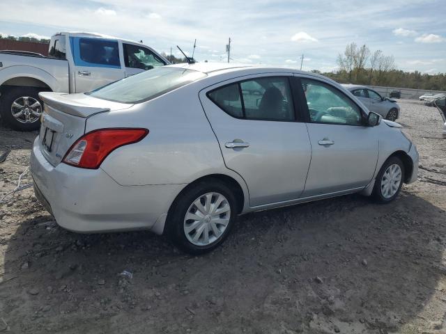  NISSAN VERSA 2015 Серебристый