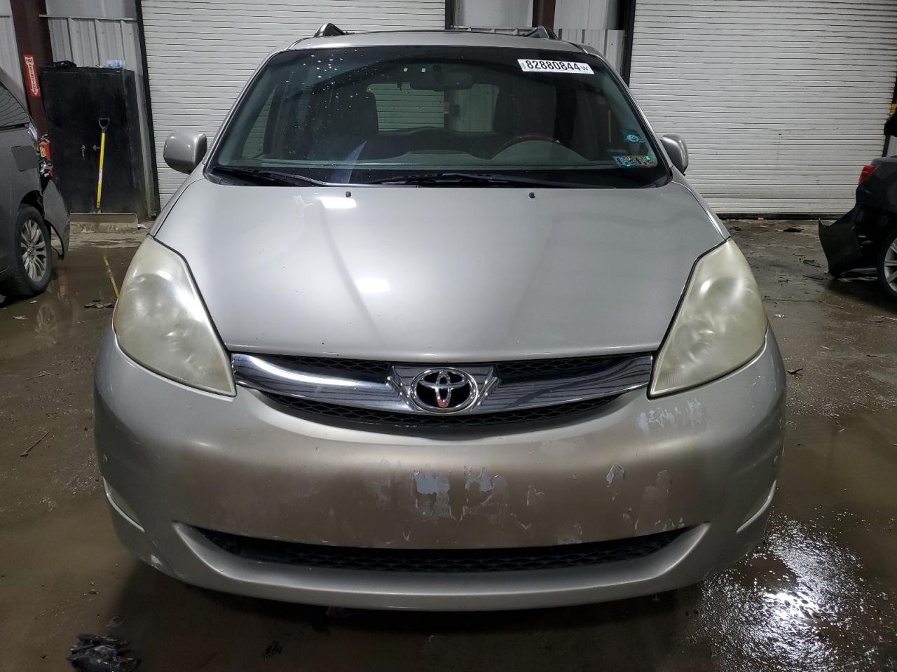 2010 Toyota Sienna - Image 5